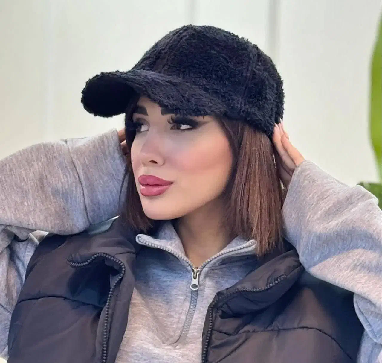 کلاه وگوشگیرتدی|لباس|کوهین, |دیوار