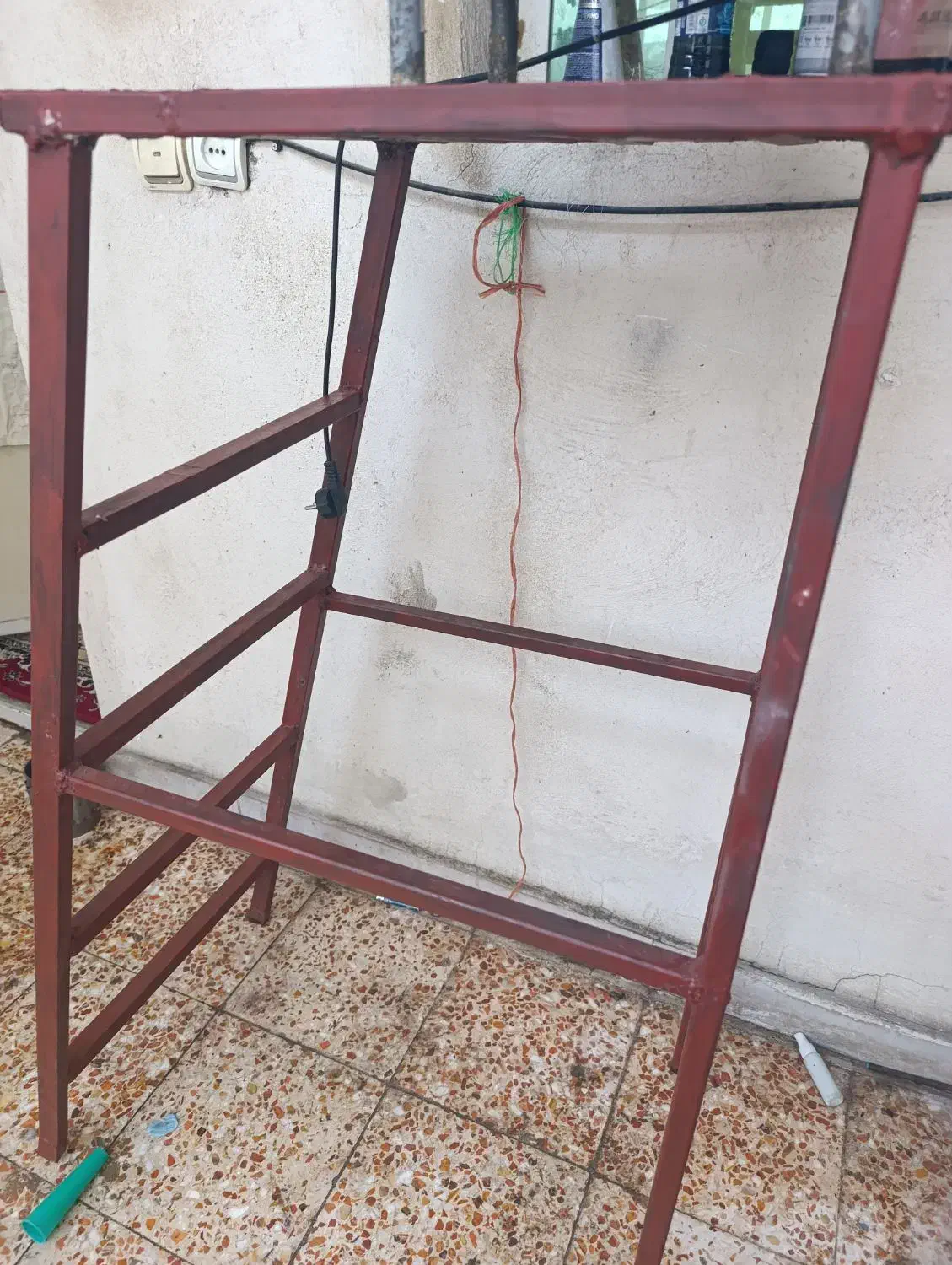 چهار پایه اهنی بسیار محکم|صندلی و نیمکت|خرمآباد, |دیوار