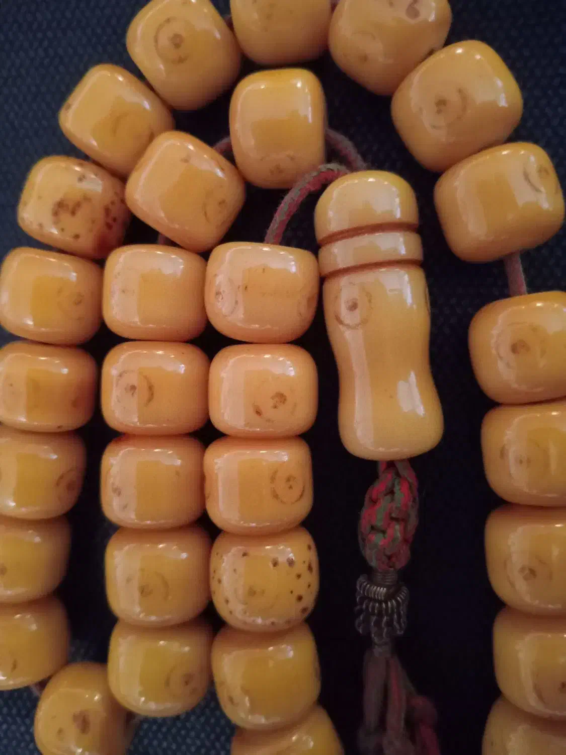 تسبیح سندلوس المان|کلکسیون اشیاء عتیقه|تهران, فلسطین (میدان انقلاب)|دیوار