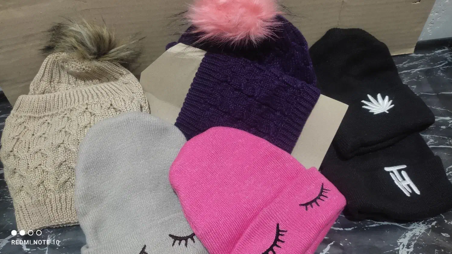 کلاه و شال  لباس بچگانه لباس زیر زنانه قیمت مناسب|لباس|زاهدان, |دیوار