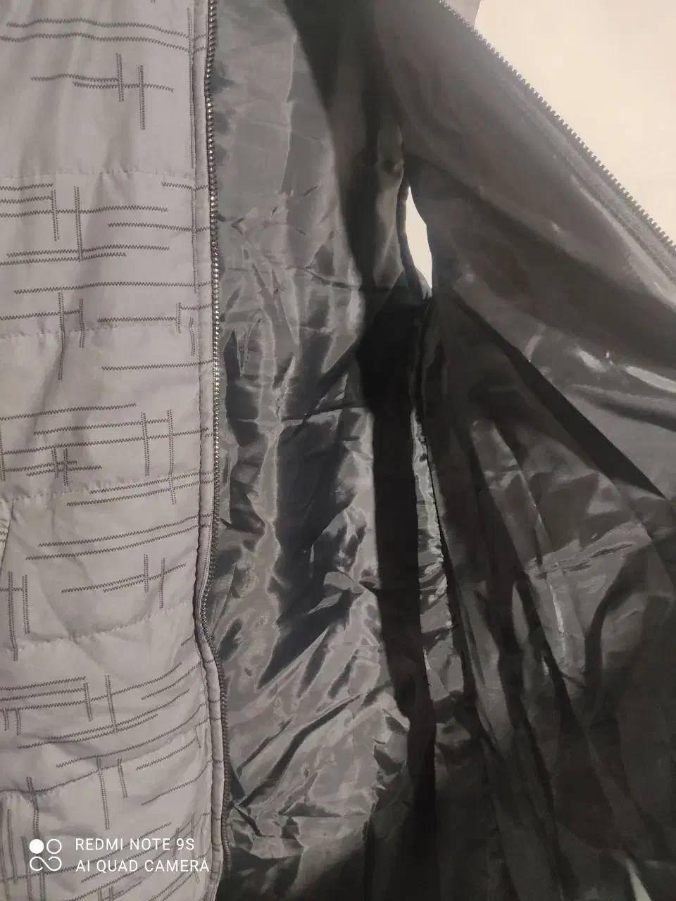 پافربلنداسترکشی خزدارکلاه نونواصلاپوشیده نشده|لباس|قم, قلعه کامکار|دیوار