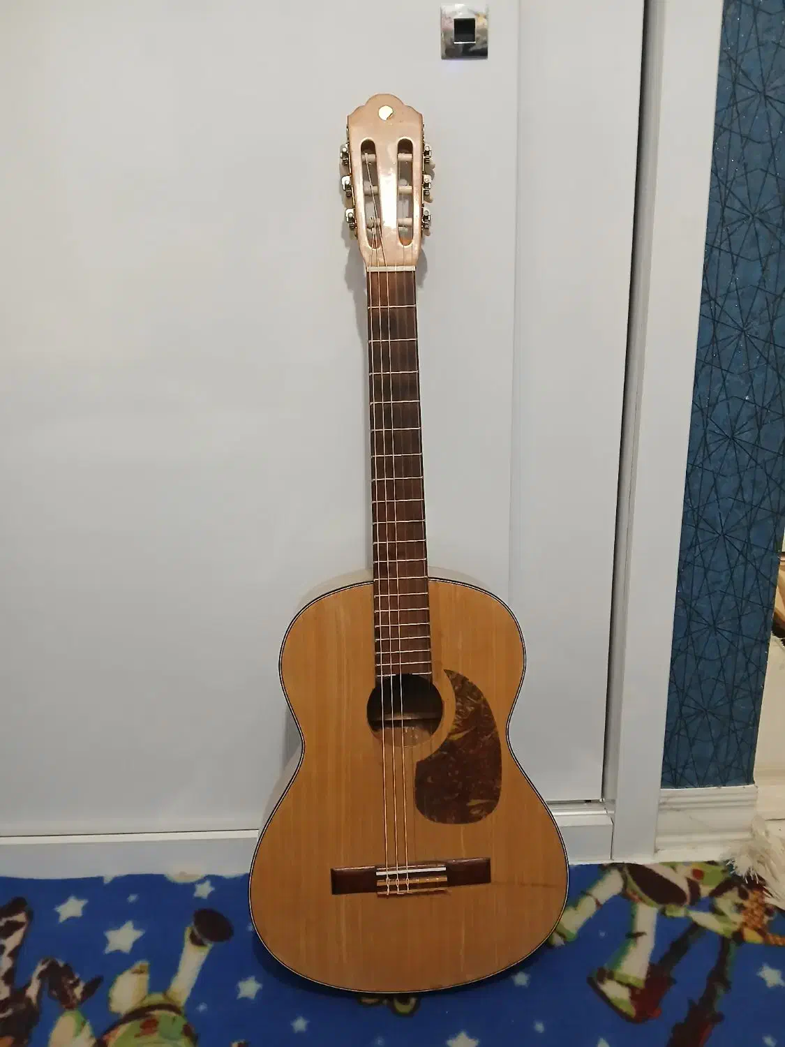 گیتار|گیتار، بیس، امپلیفایر|سیاهکل, |دیوار