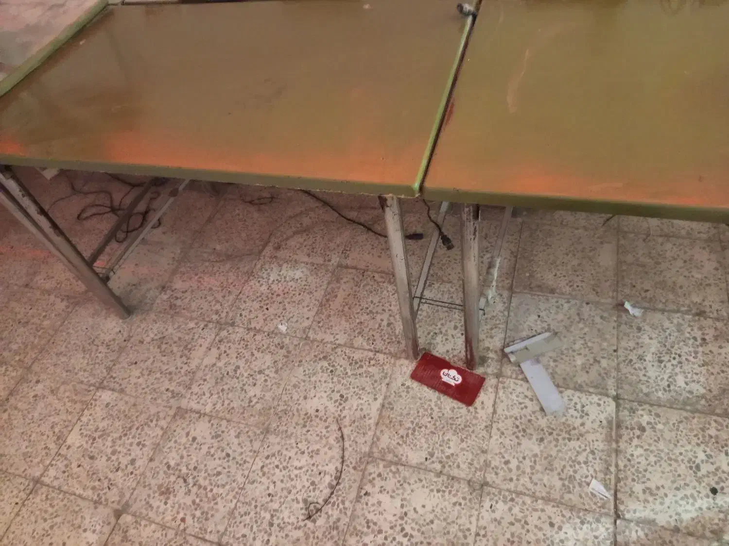 میز|میز و صندلی غذاخوری|تربت‌حیدریه, مسجد جامع|دیوار