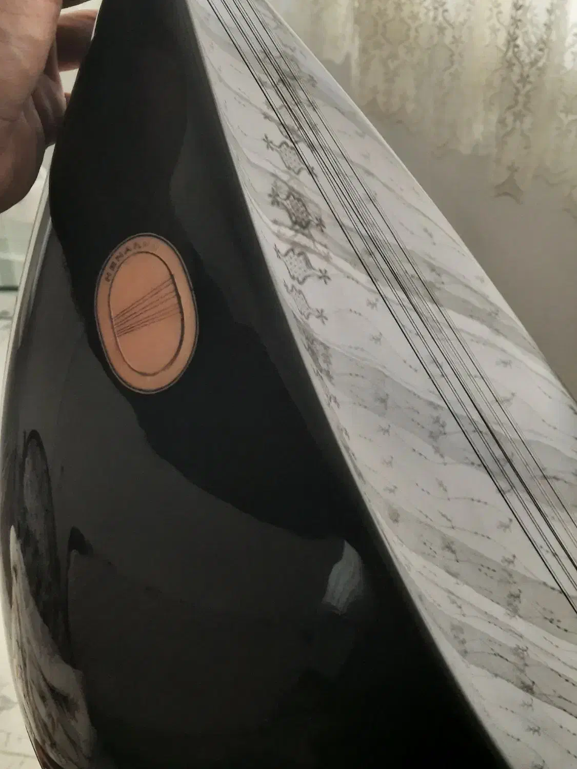 ساز باغلاما هناره|سازهای سنتی|ارومیه, |دیوار