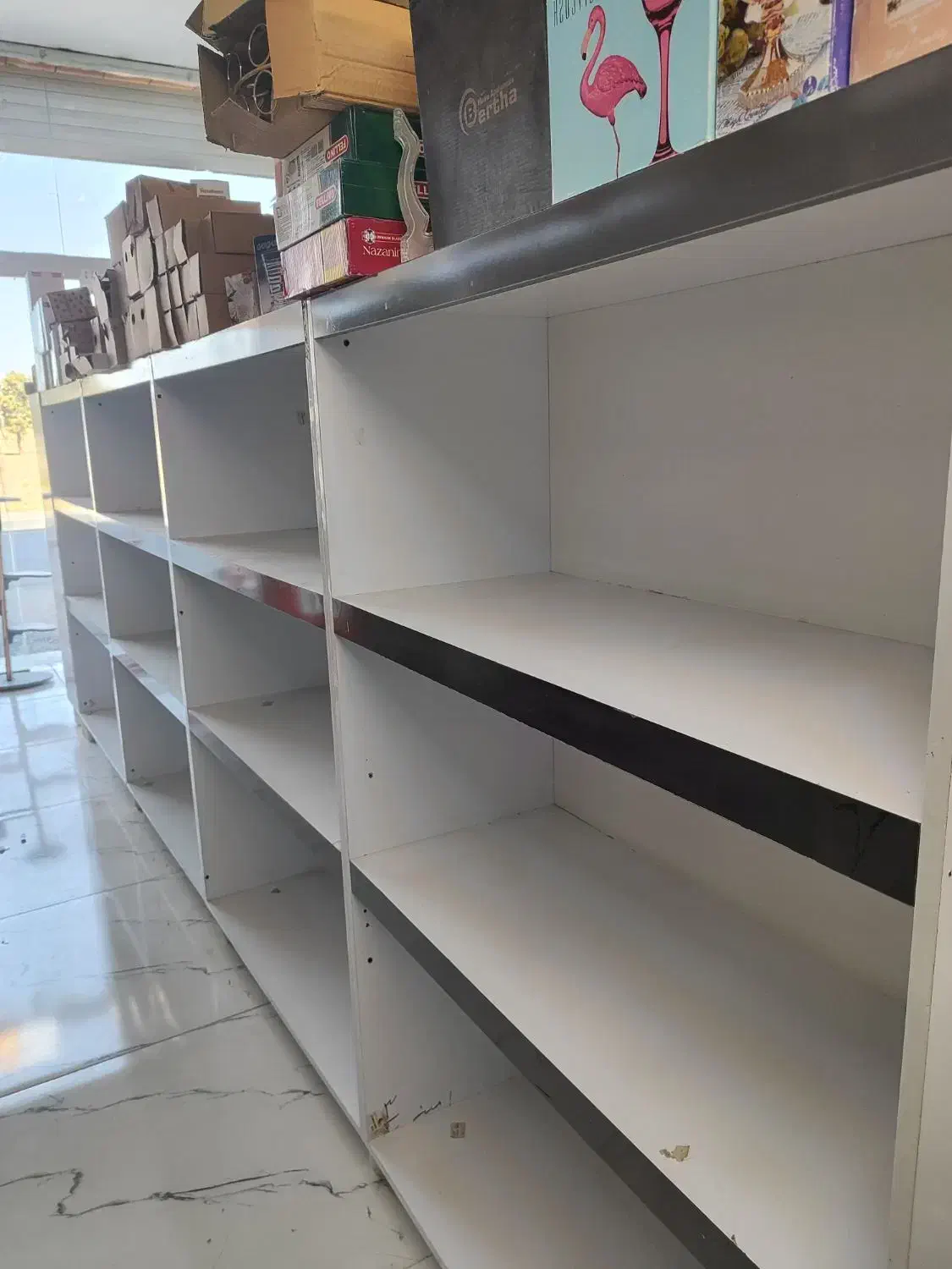 قفسه|کتابخانه، شلف، قفسه‌های دیواری|تربت‌حیدریه, پایانه مسافربری تربت حیدریه|دیوار