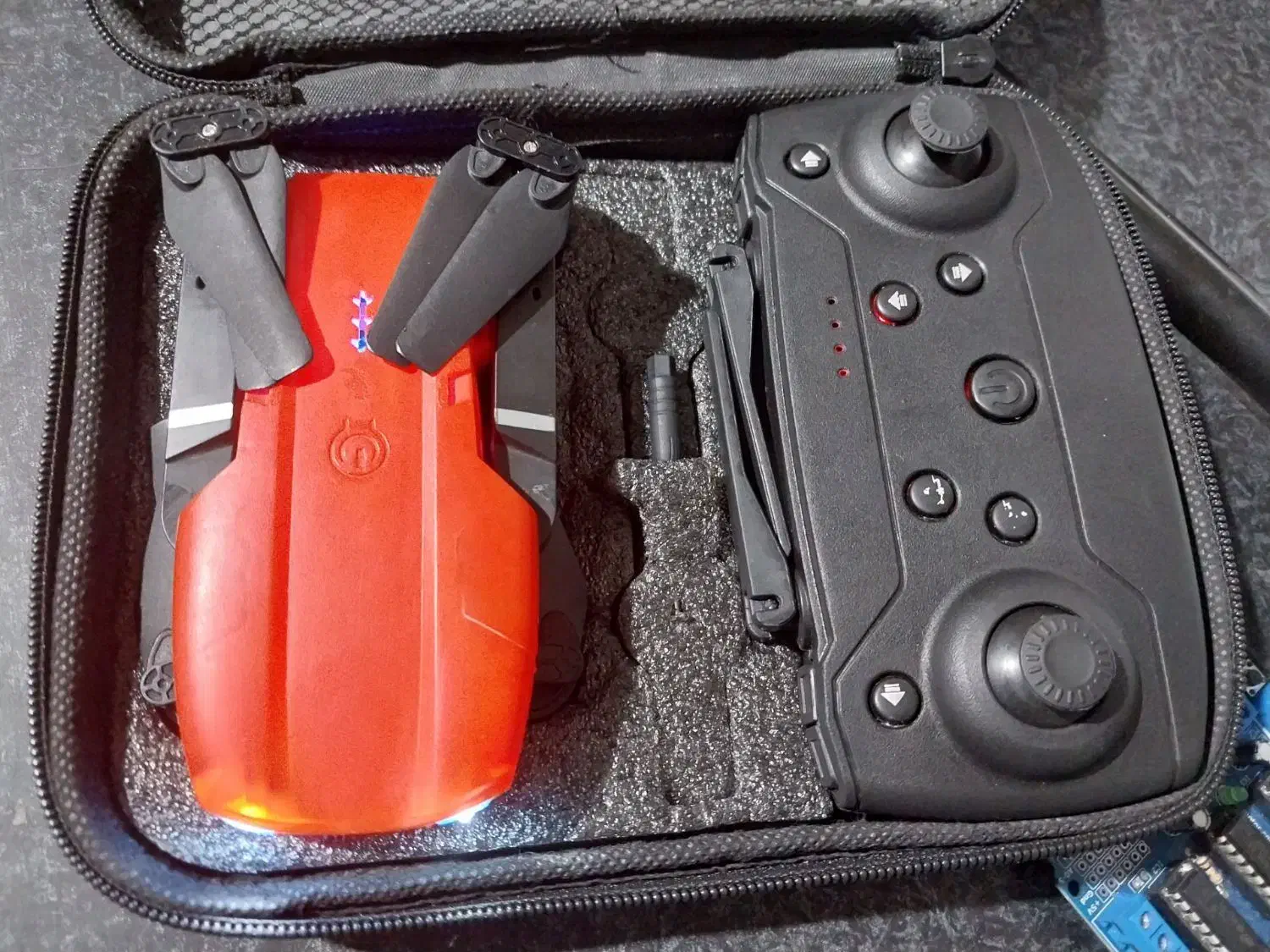 کوادکوپتر  پهپاد  هلیشات معاوضه هم دارم|دوربین عکاسی و فیلم‌برداری|مشهد, حرم مطهر رضوی|دیوار