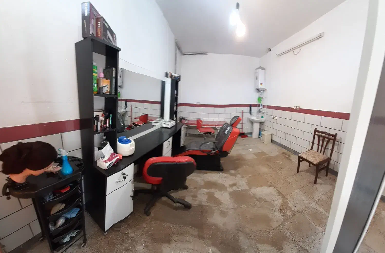 صندلی اصلاح|آرایشگاه و سالن‌های زیبایی|اراک, |دیوار