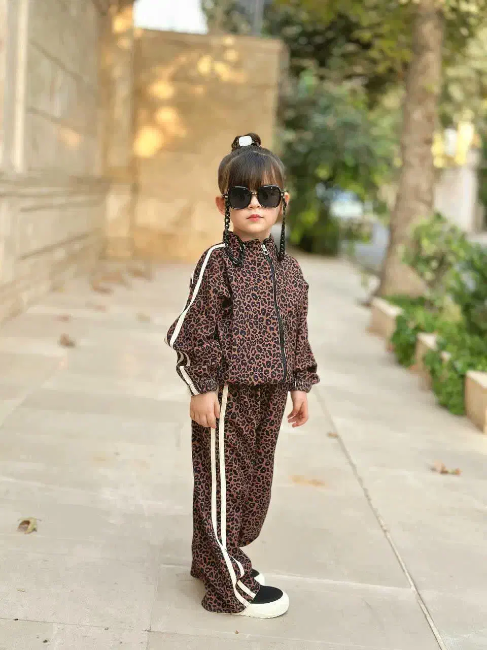 شهر کودک|کفش و لباس بچه|رشت, سعدی (تختی)|دیوار