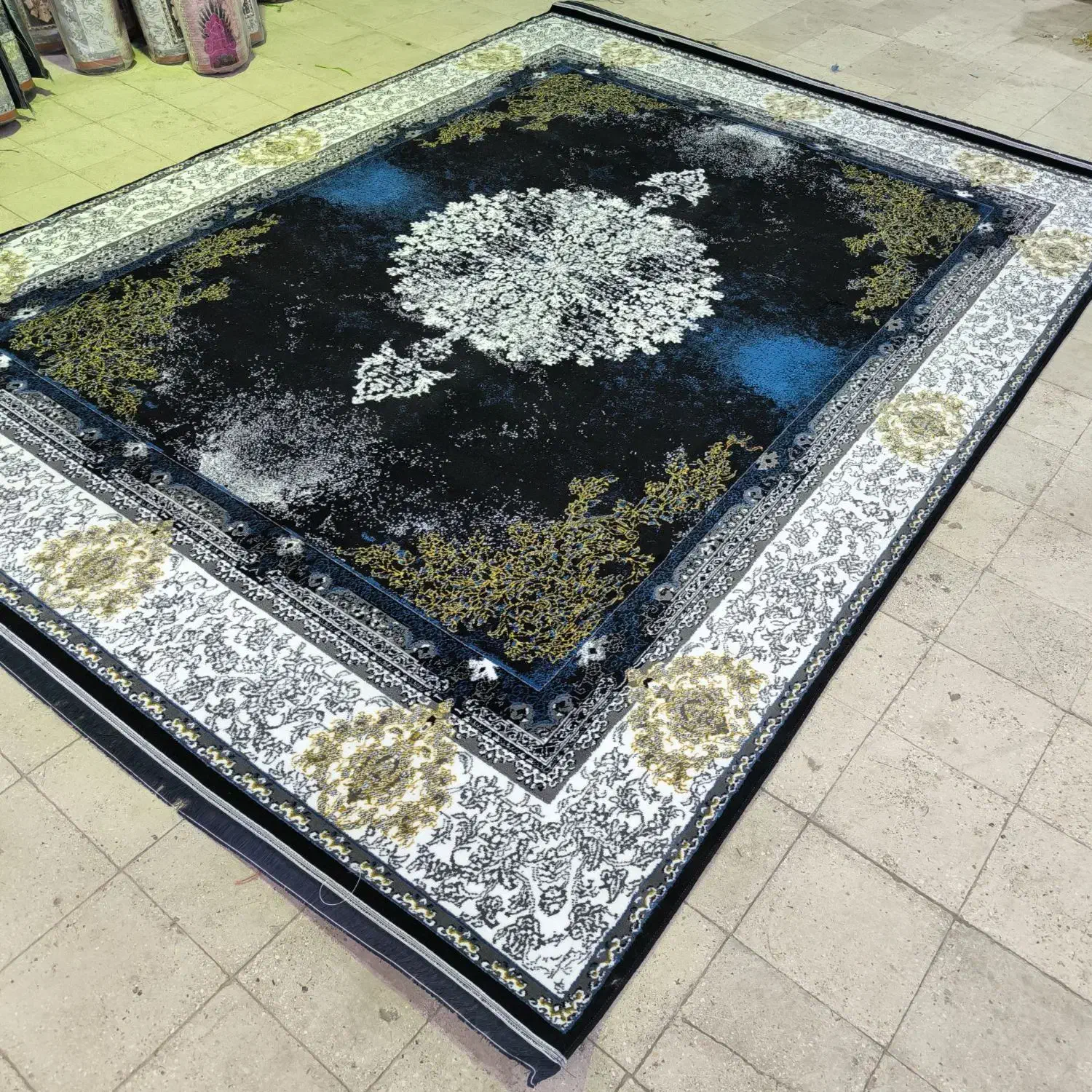 تعویض فرش کهنه شما. با فرش نو انبار خورشید|فرش|خرمآباد, |دیوار