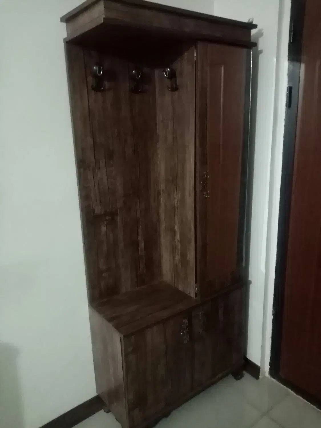 جاکفشی|جاکفشی، کمد، دراور|شیروان (خراسان), |دیوار