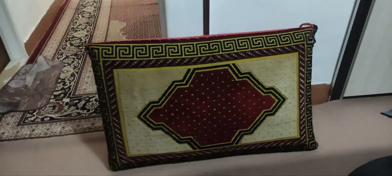 بالشت|پشتی|شاهین‌شهر, گرگاب|دیوار