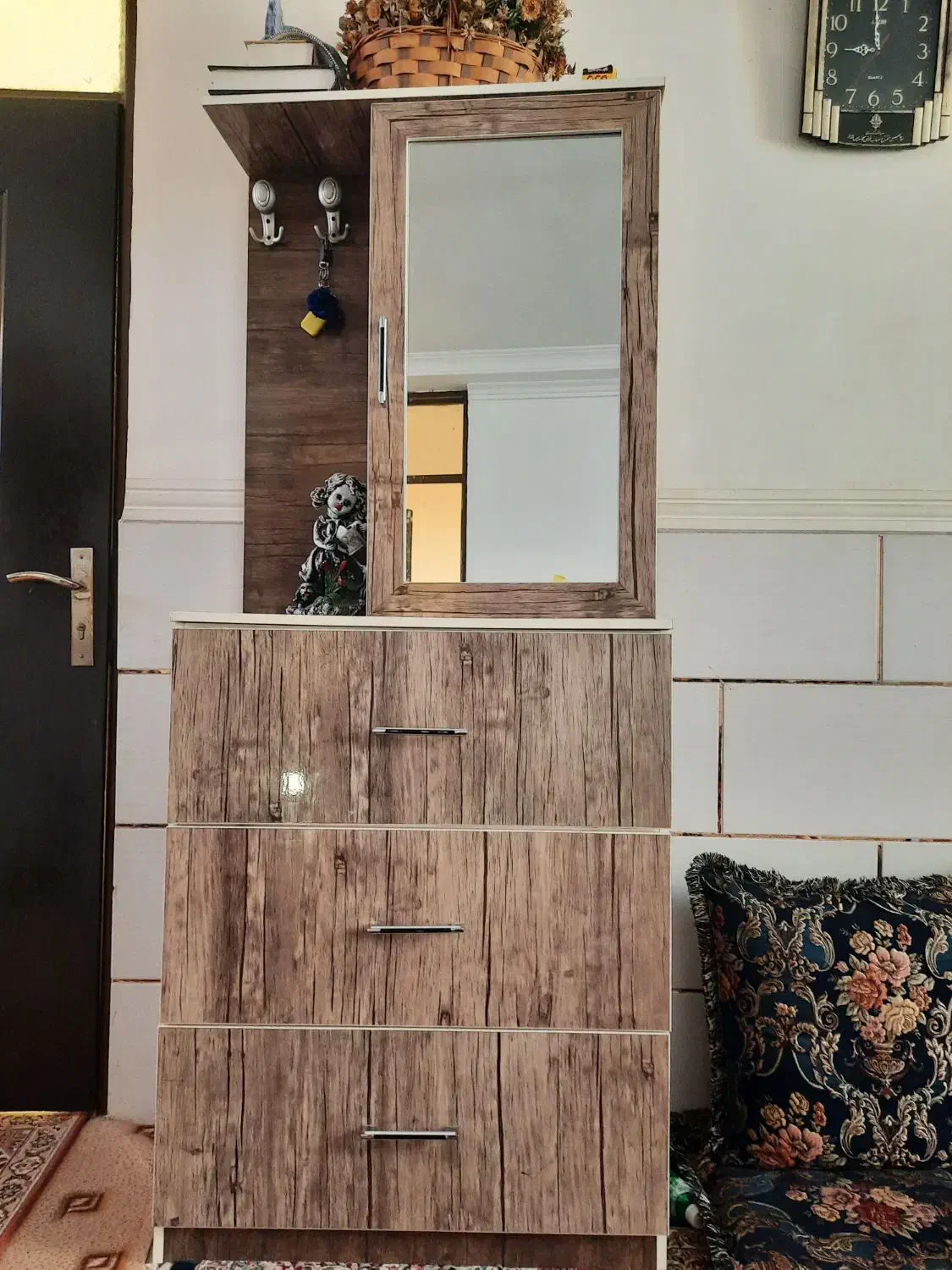 جاکفشی|جاکفشی، کمد، دراور|کهنوج, |دیوار