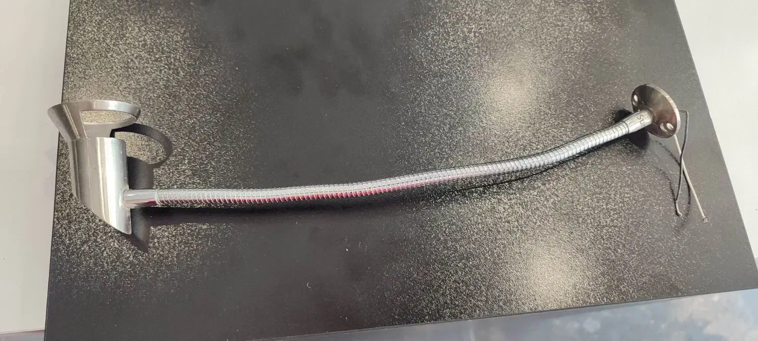 پایه دیواری قابل تنظیم هالوژنی فلزی|لوستر و چراغ آویز|قم, باغ کرباسی|دیوار