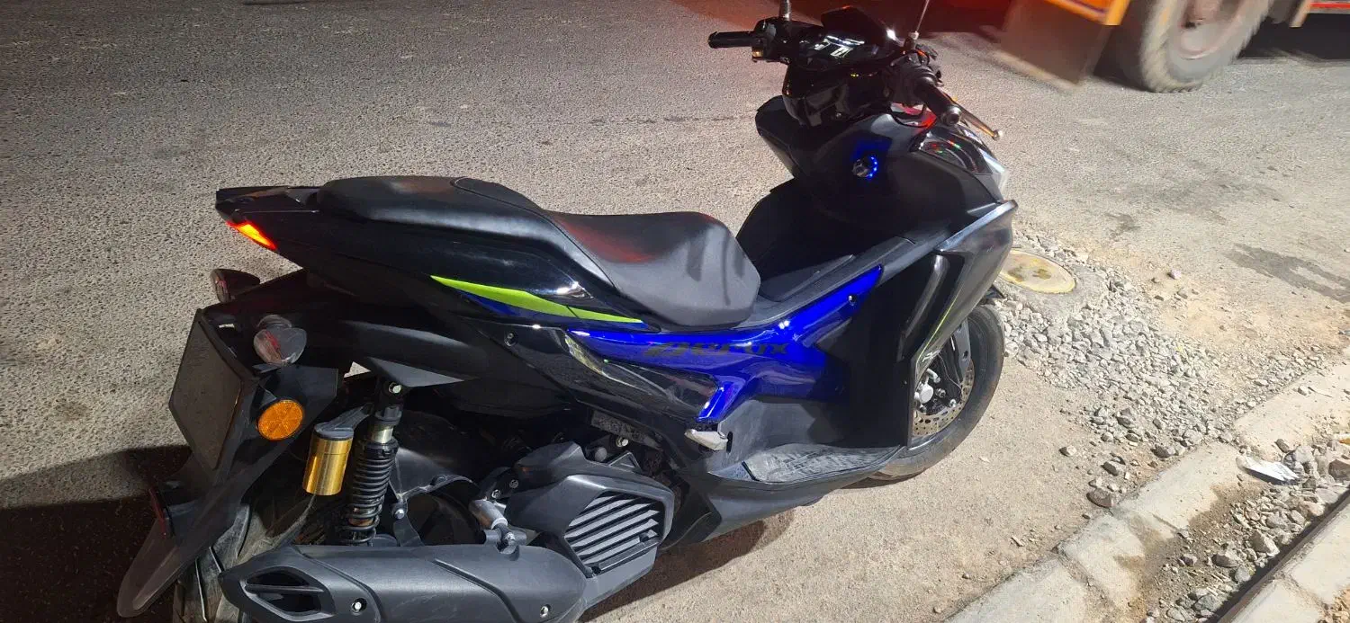 ایروکس هدا|موتورسیکلت|اصفهان, حصه شمالی|دیوار