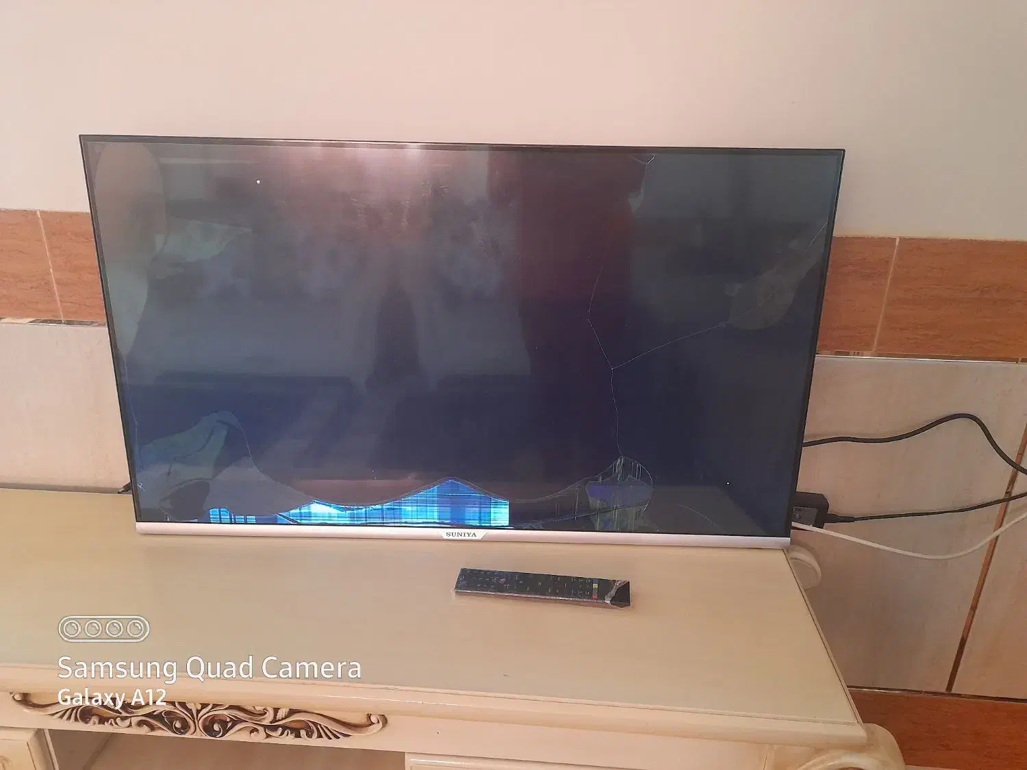 تلویزیون۴۳اینچ سونیا آل ای دی شکسته|تلویزیون و پروژکتور|گلوگاه, |دیوار