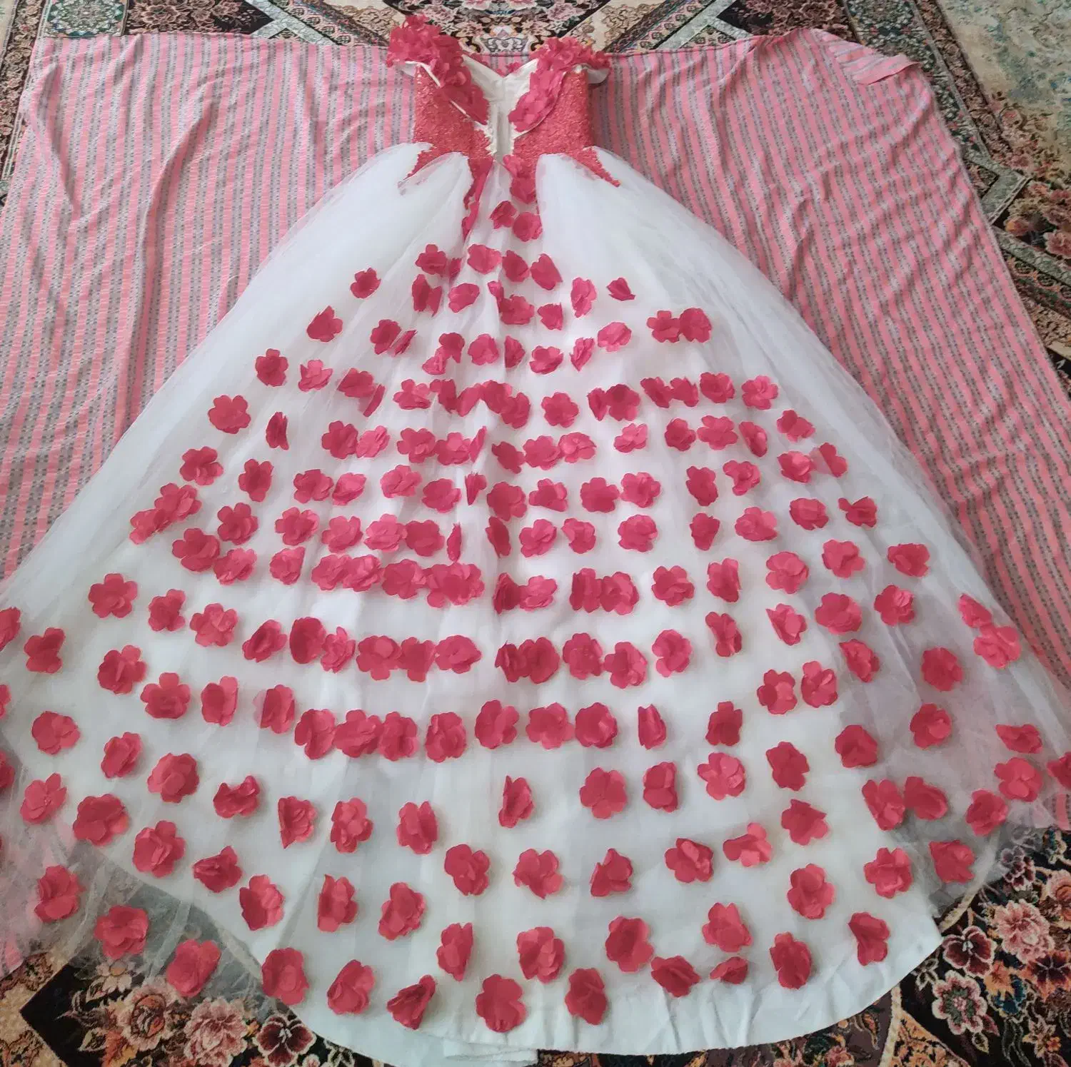 لباس عروس|لباس|شاهینشهر, عطار|دیوار