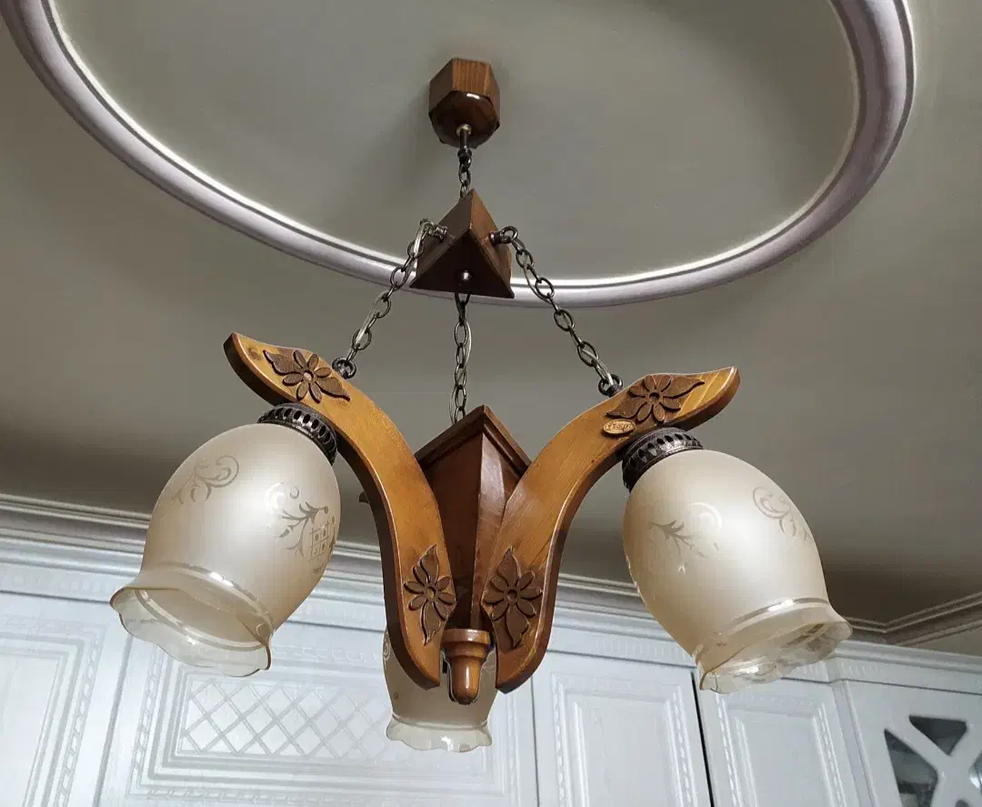 لوستر سه شاخه زیبا|لوستر و چراغ آویز|همدان, |دیوار