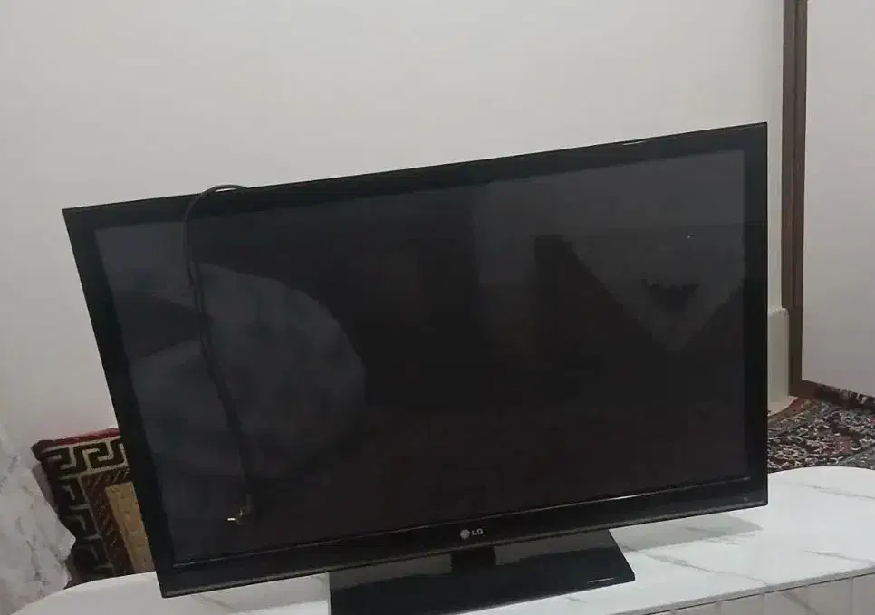 میز و تلویزیون|تلویزیون و پروژکتور|تربتحیدریه, منصوریه|دیوار