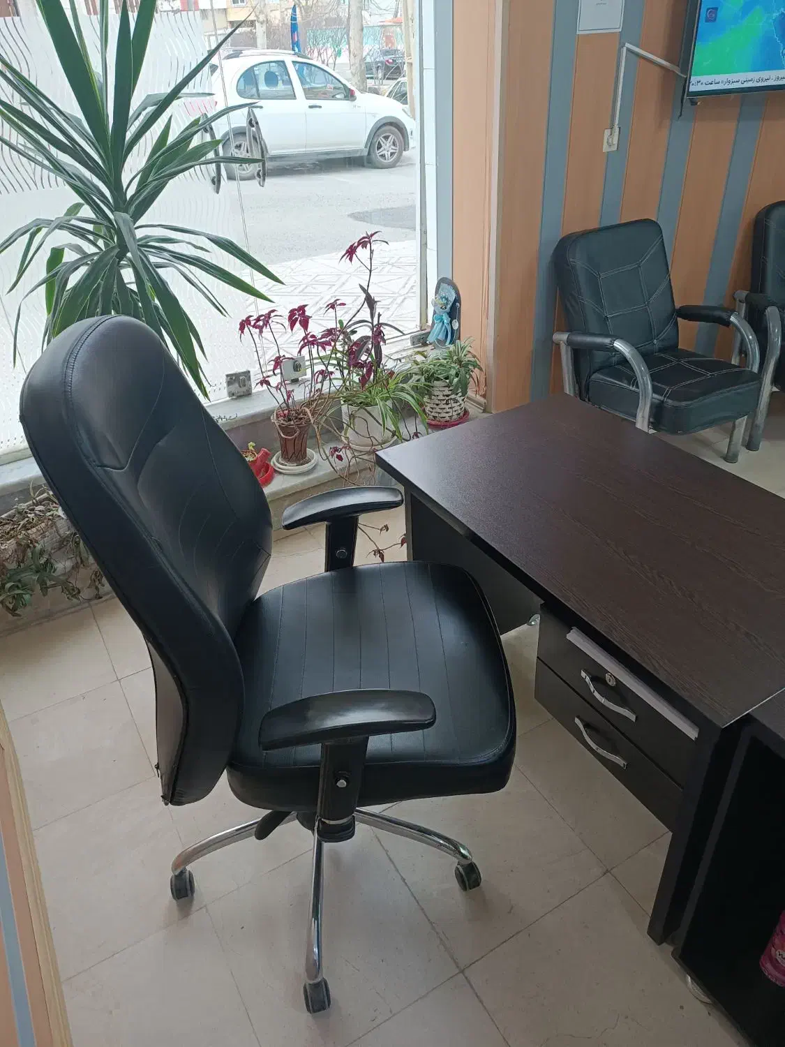میز و صندلی ( چرخدار ) اداری|مبلمان اداری|سنندج, |دیوار