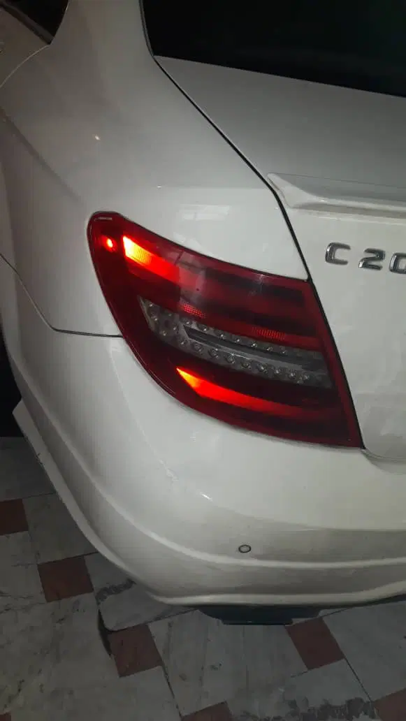 تعمیر نئون خطر عقب بنز bmw چراغ عقب جک سراتو yd|خدمات خودرو و موتورسیکلت|تهران, وحیدیه|دیوار