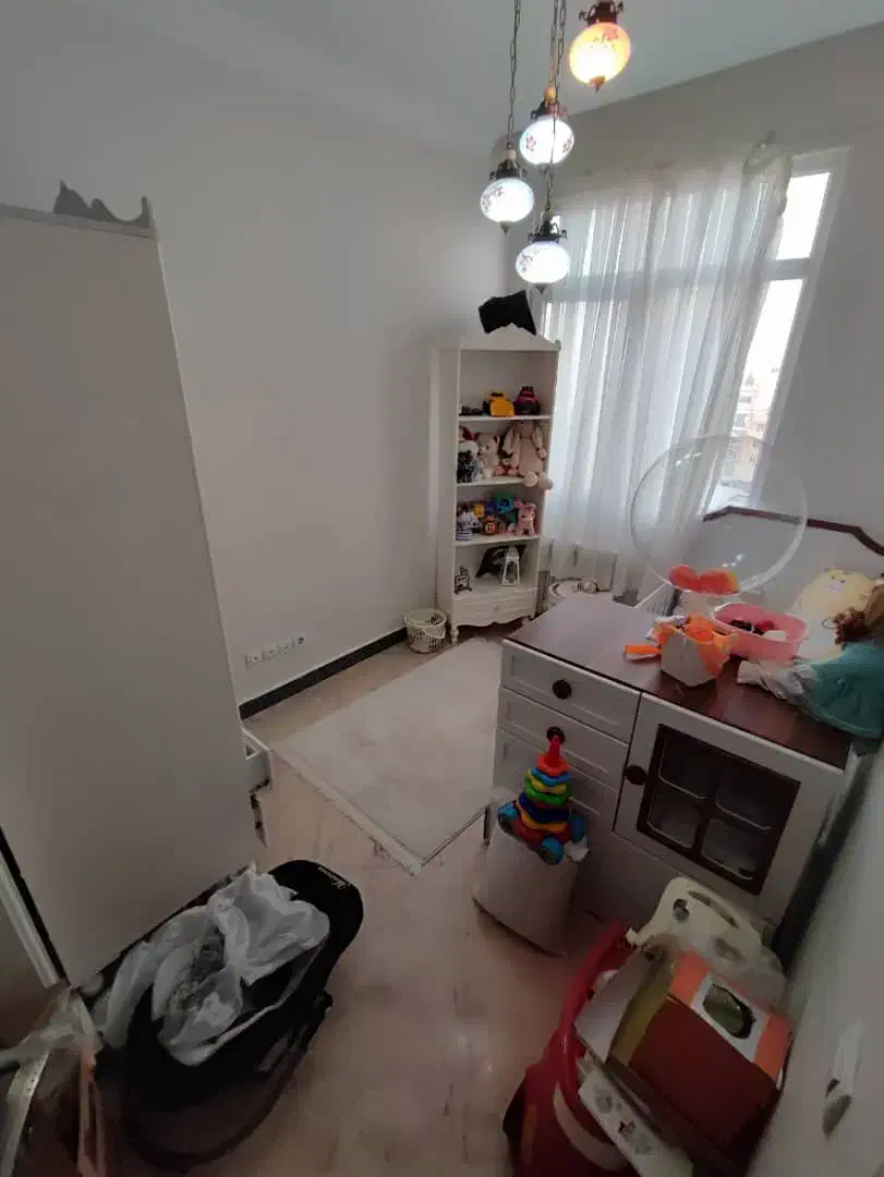 ۹۰ متر/۲خوابه/سالن پرده خور /۲پارکینگ