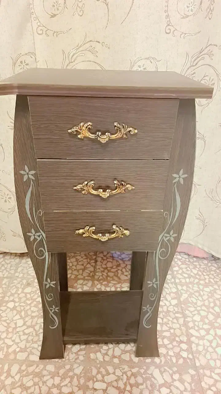 میز پایه بلند|میز و صندلی غذاخوری|قم, چهل درخت|دیوار