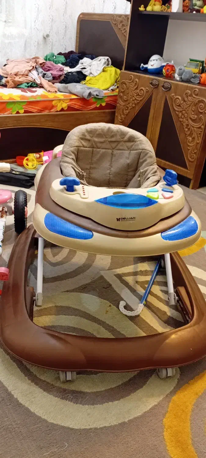 سه چرخه دوچرخه روروک|اسباب‌بازی بچه|بروجرد, |دیوار