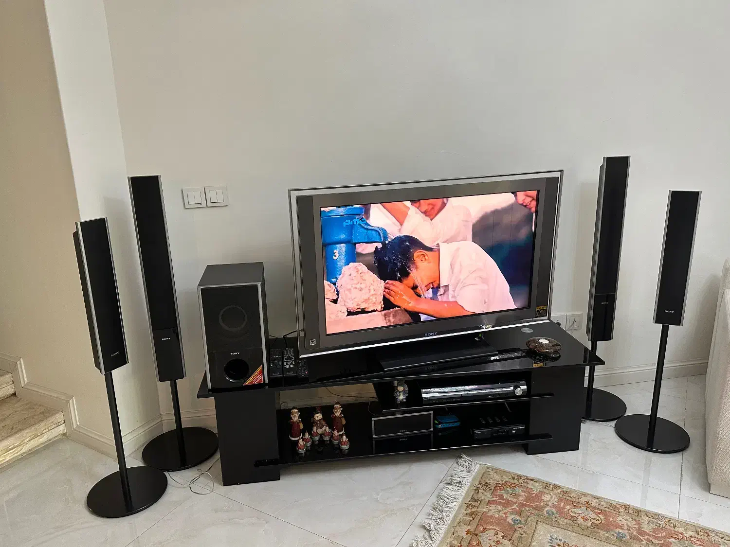 ست کامل تلویزیون سونی ۴۲ اینچ با سیستم صوتی و میز|تلویزیون و پروژکتور|تهران, دزاشیب|دیوار