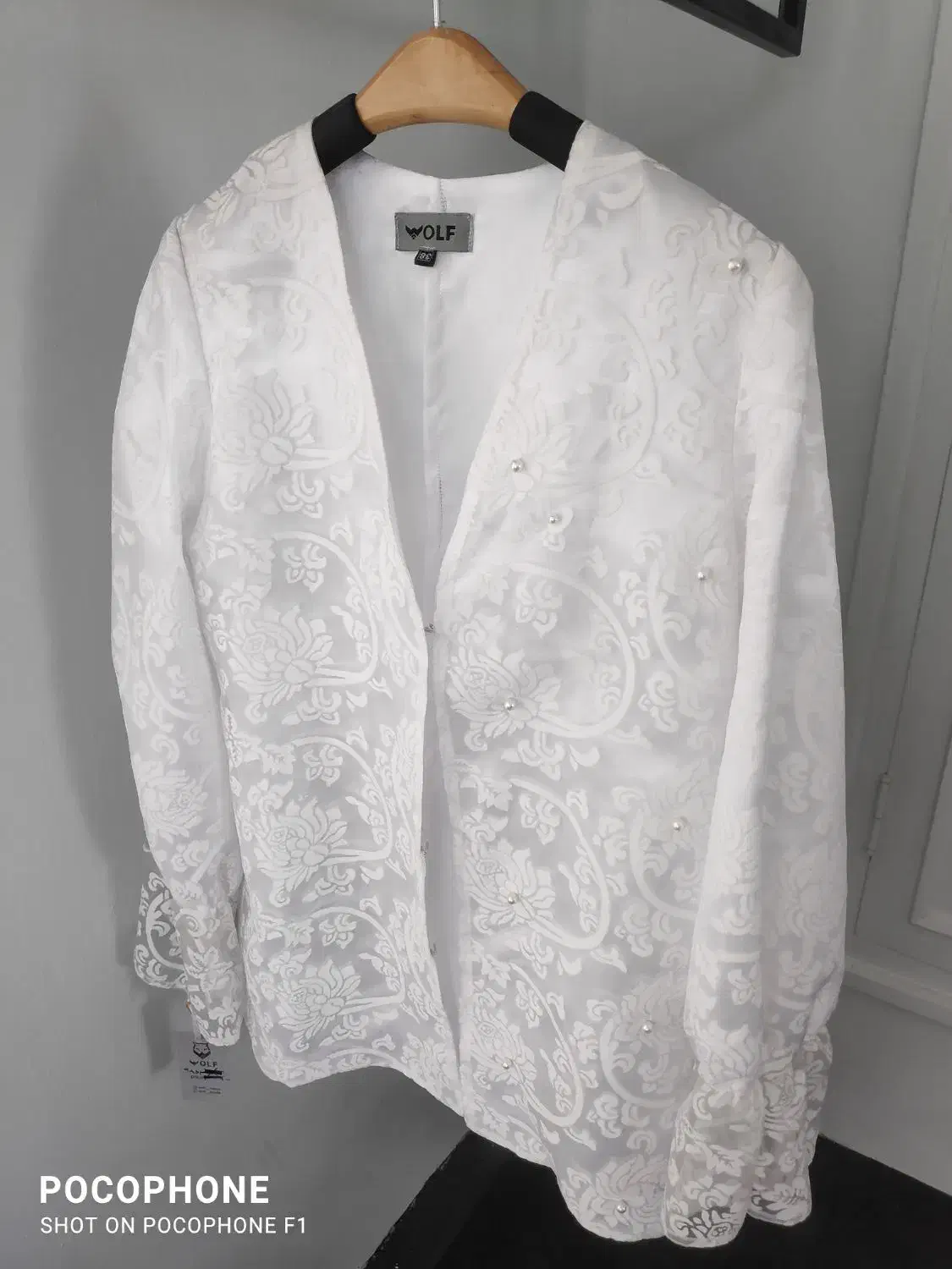 کت محضر|لباس|نیشابور, دارایی|دیوار