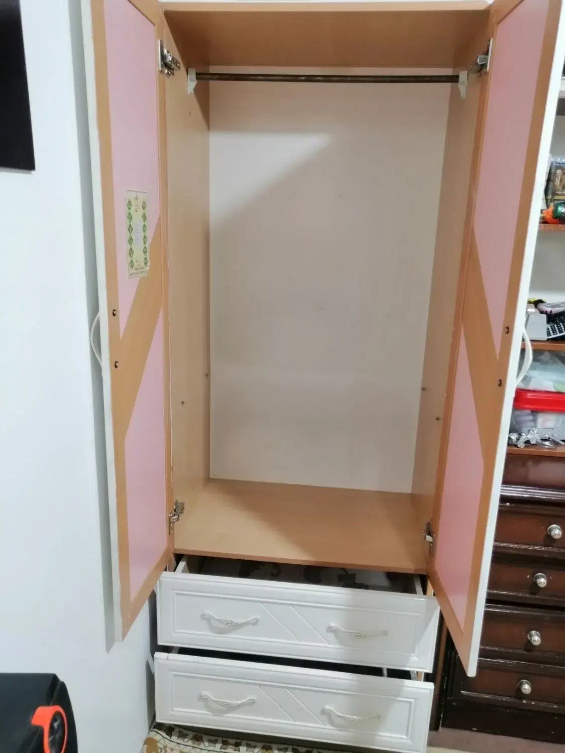 کمد|مبلمان خانگی و میز عسلی|قم, قلعه عموحسین|دیوار