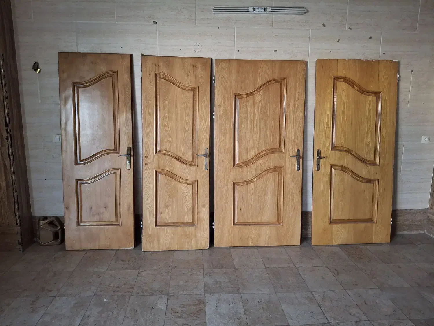 درب چوبی سالن و حمام و دستشویی و اتاق|مصالح و تجهیزات ساختمان|اصفهان, محله سفلی|دیوار