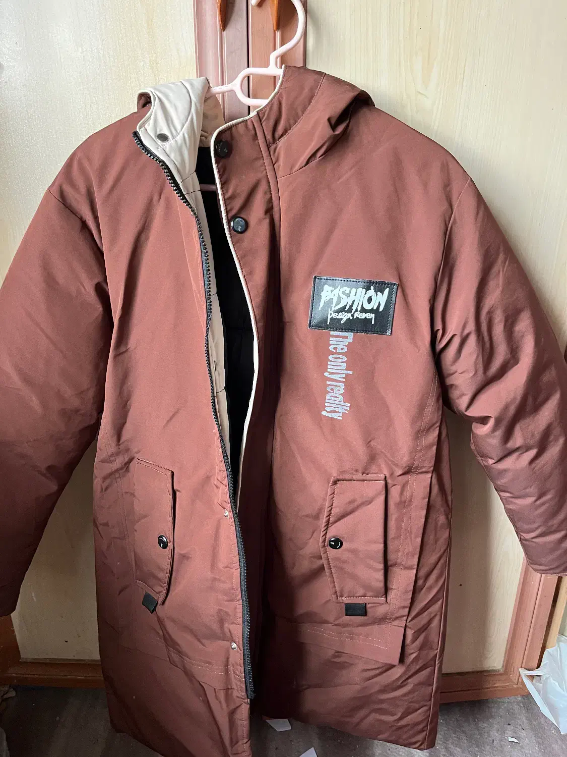 کاپشن|لباس|بندر انزلی, معلم|دیوار