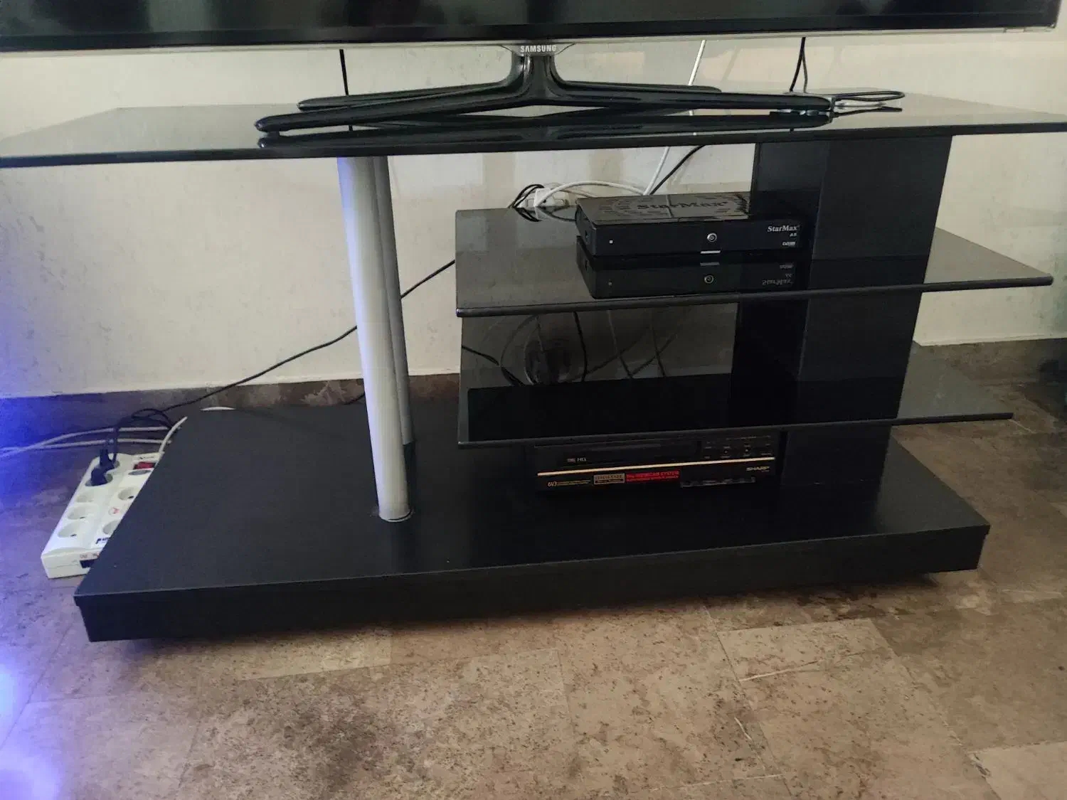 میز تلویزیون MDF شیشه ایی|میز تلویزیون|تهران, حشمتیه|دیوار