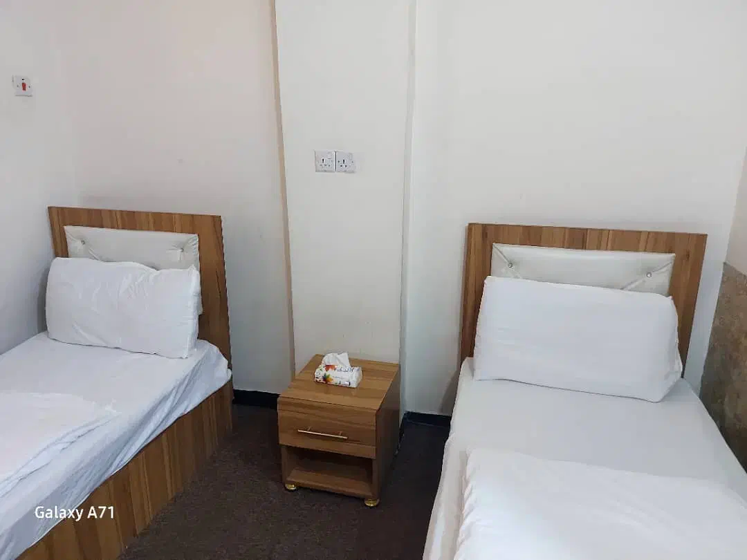 کربلا هتل و حسینیه ۱۵ و ۲۰ آبان ۷۹۰۰|تور و چارتر|بروجرد, |دیوار