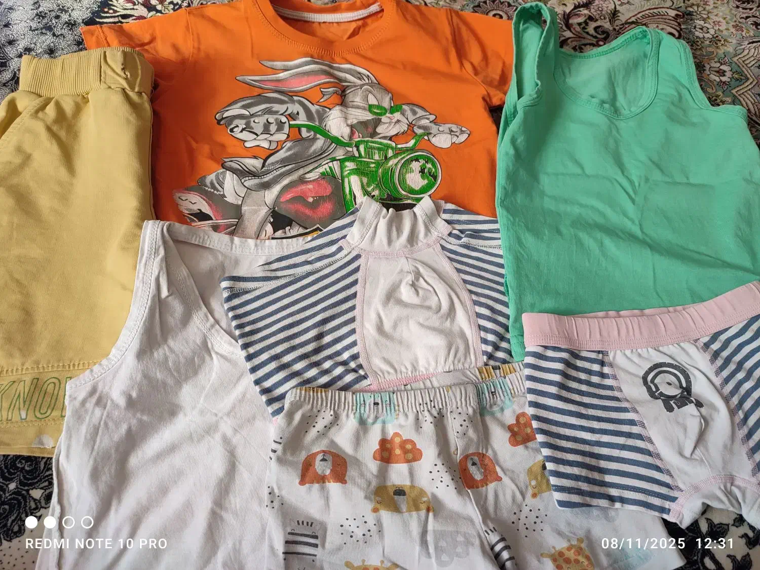 لباس پسرانه تمیز بدون هیچ لک روی لباس|کفش و لباس بچه|مشهد, کوشش|دیوار