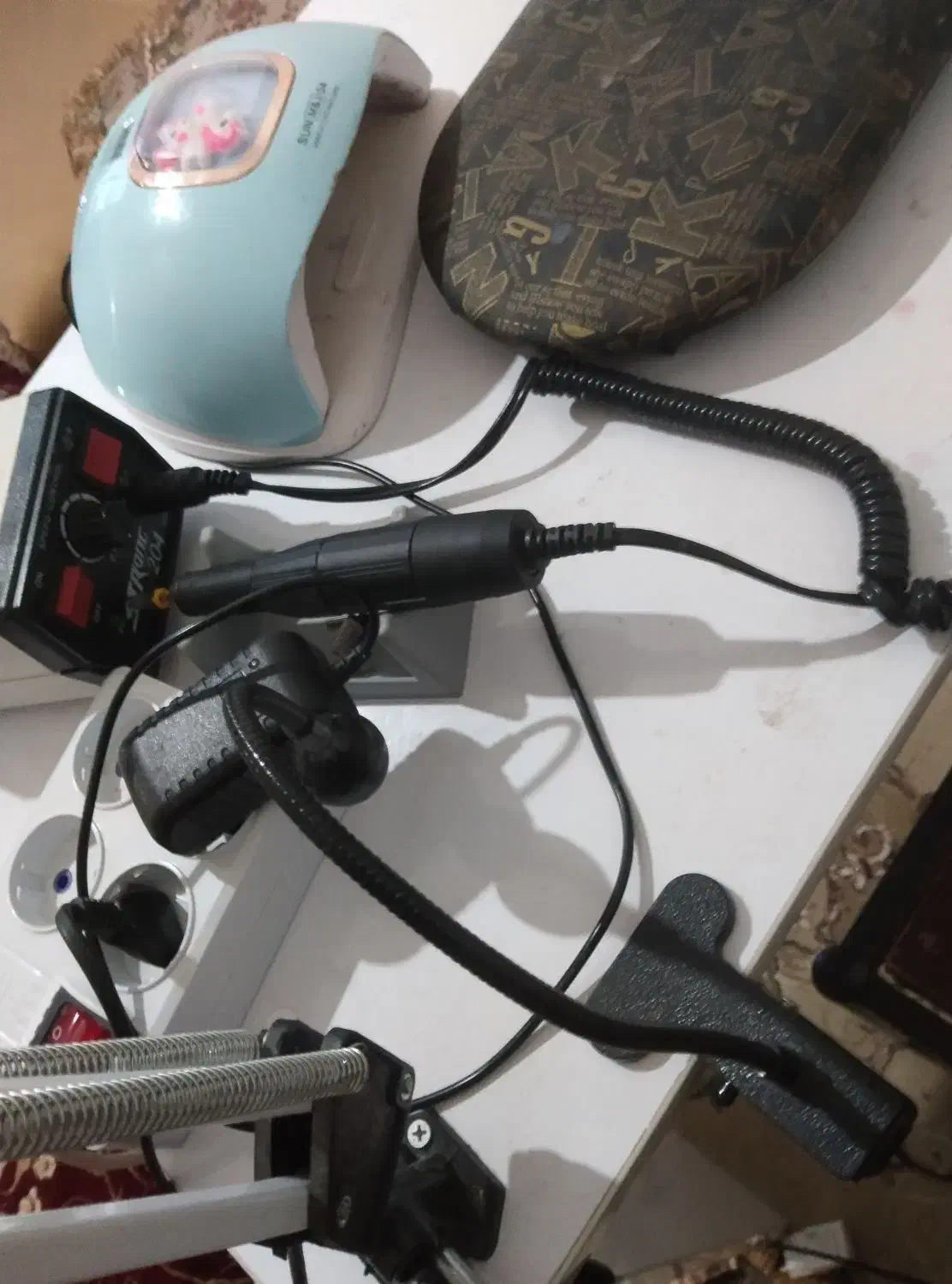 فروش وسایل کاشت ناخن با میز بصورت یک جا|آرایشگاه و سالن‌های زیبایی|عنبرآباد, |دیوار