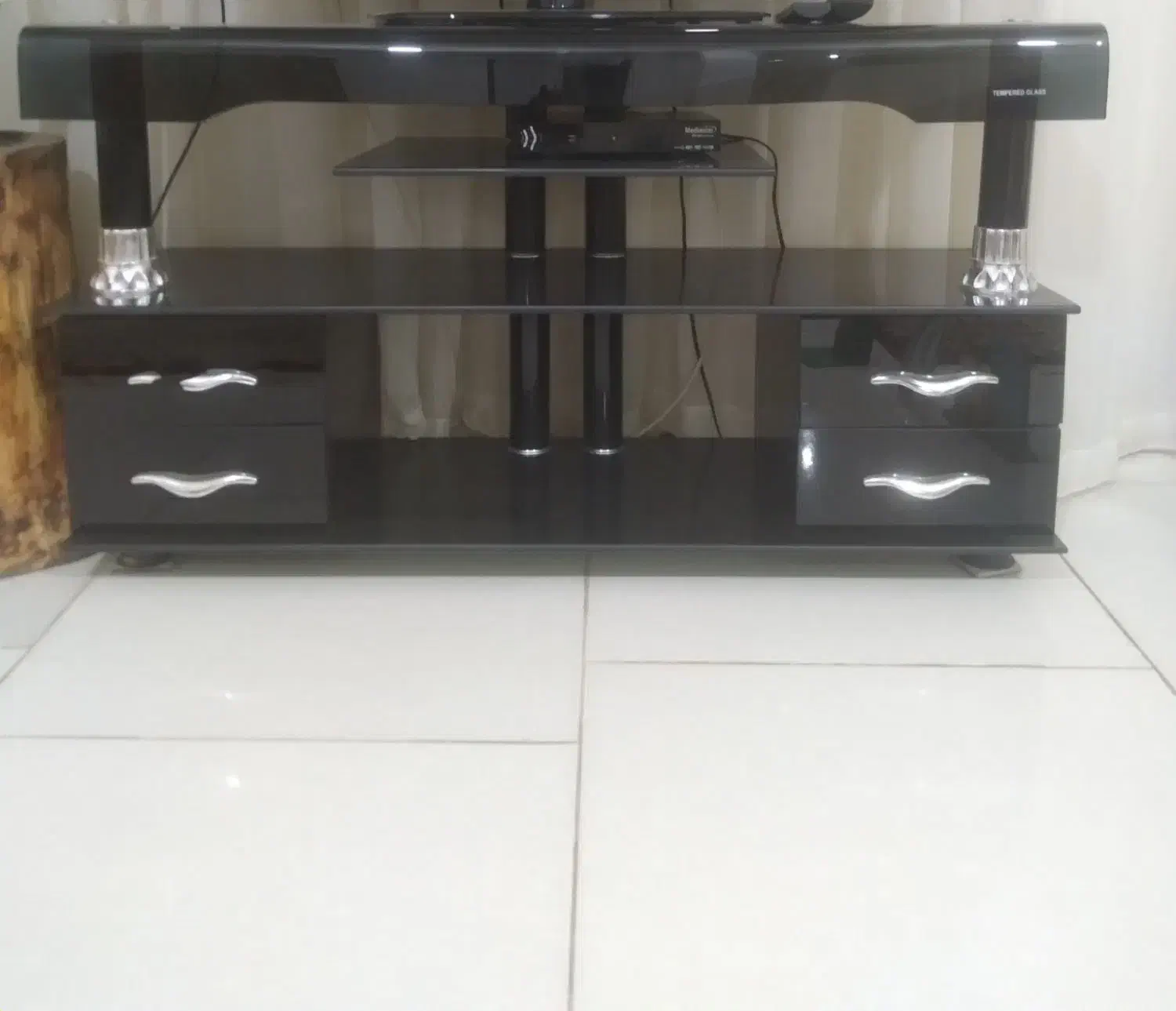 بوفه و میزتلویزیون جاکفشی و اینه|بوفه، ویترین، کنسول|چناران, |دیوار