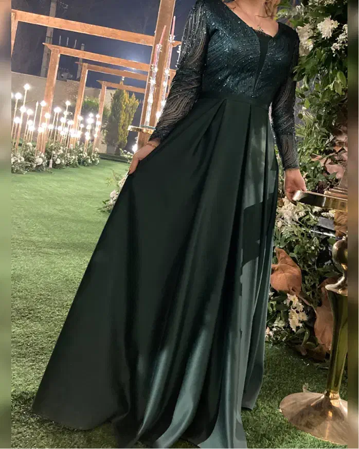 لباس مجلسی|لباس|لاهیجان, شیخ زاهد|دیوار