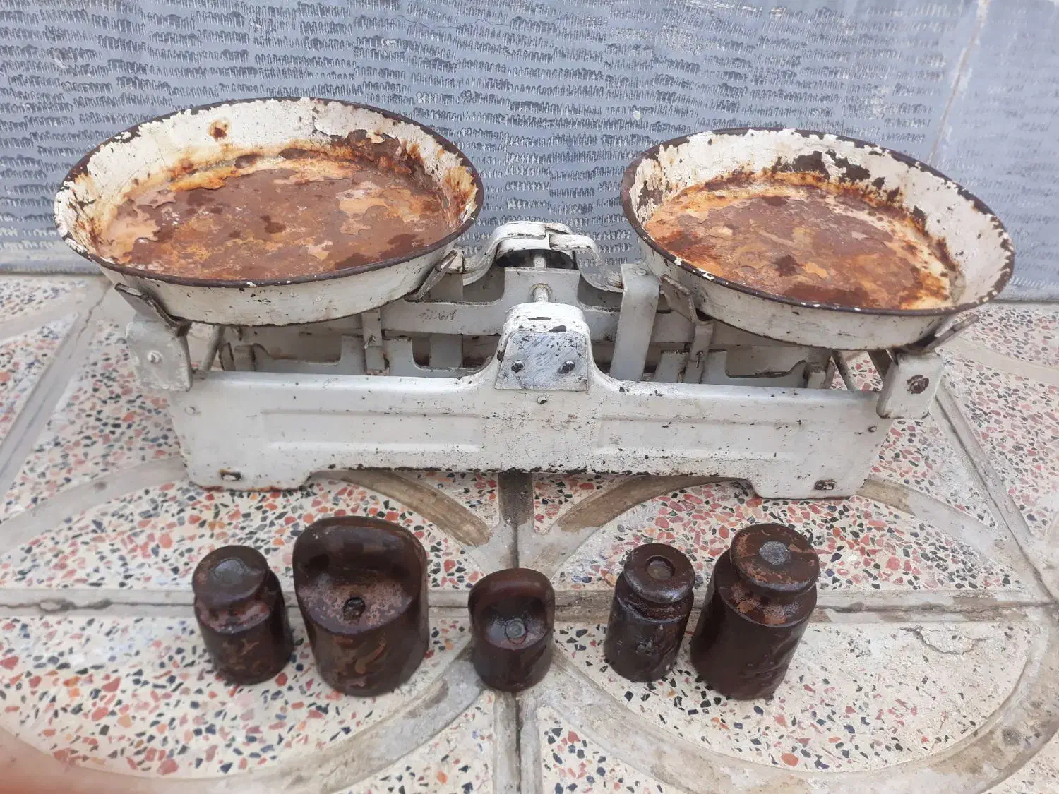 ترازو قدیمی|کلکسیون اشیاء عتیقه|فشاپویه, |دیوار