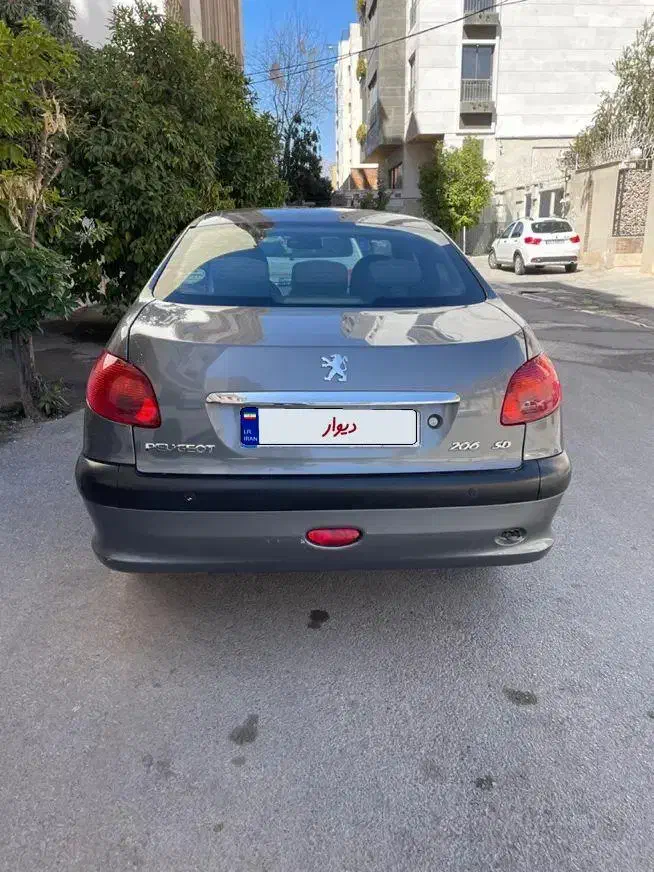 پژو ۲۰۶ اس دی ۹۸|خودرو سواری و وانت|شیراز, قدوسی غربی|دیوار