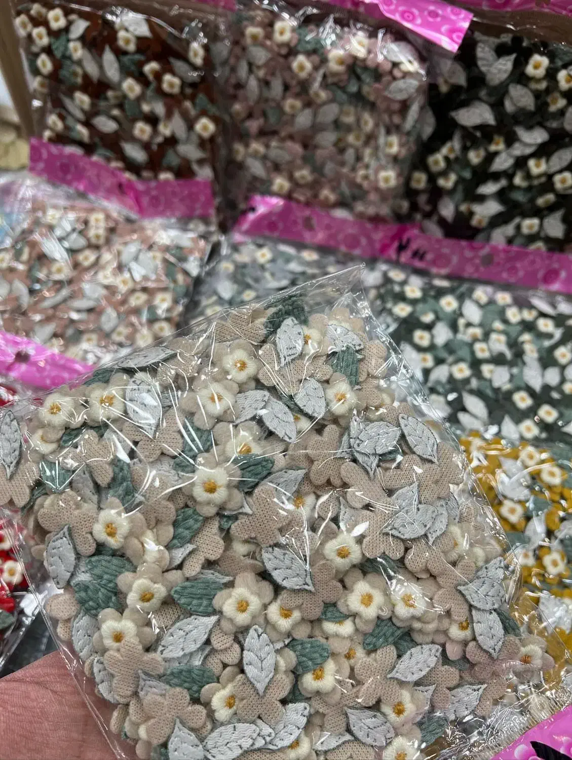 خرجکار شکوفه برگ دار|لوازم خیاطی و بافتنی|نیشابور, محله میدان باغات|دیوار