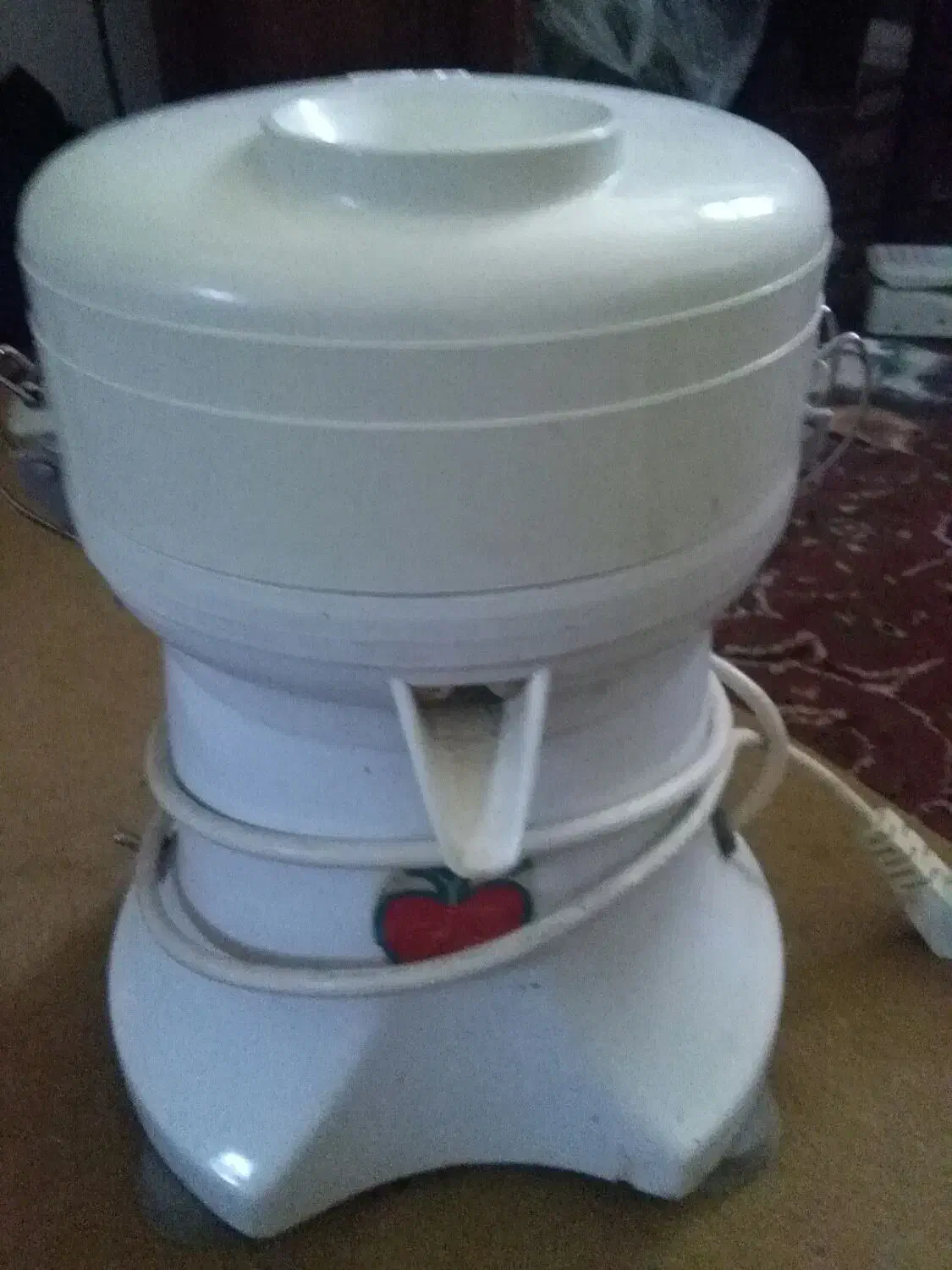 آب میوه گیر|آبمیوهگیر و آبمرکباتگیر|شیراز, لاله|دیوار