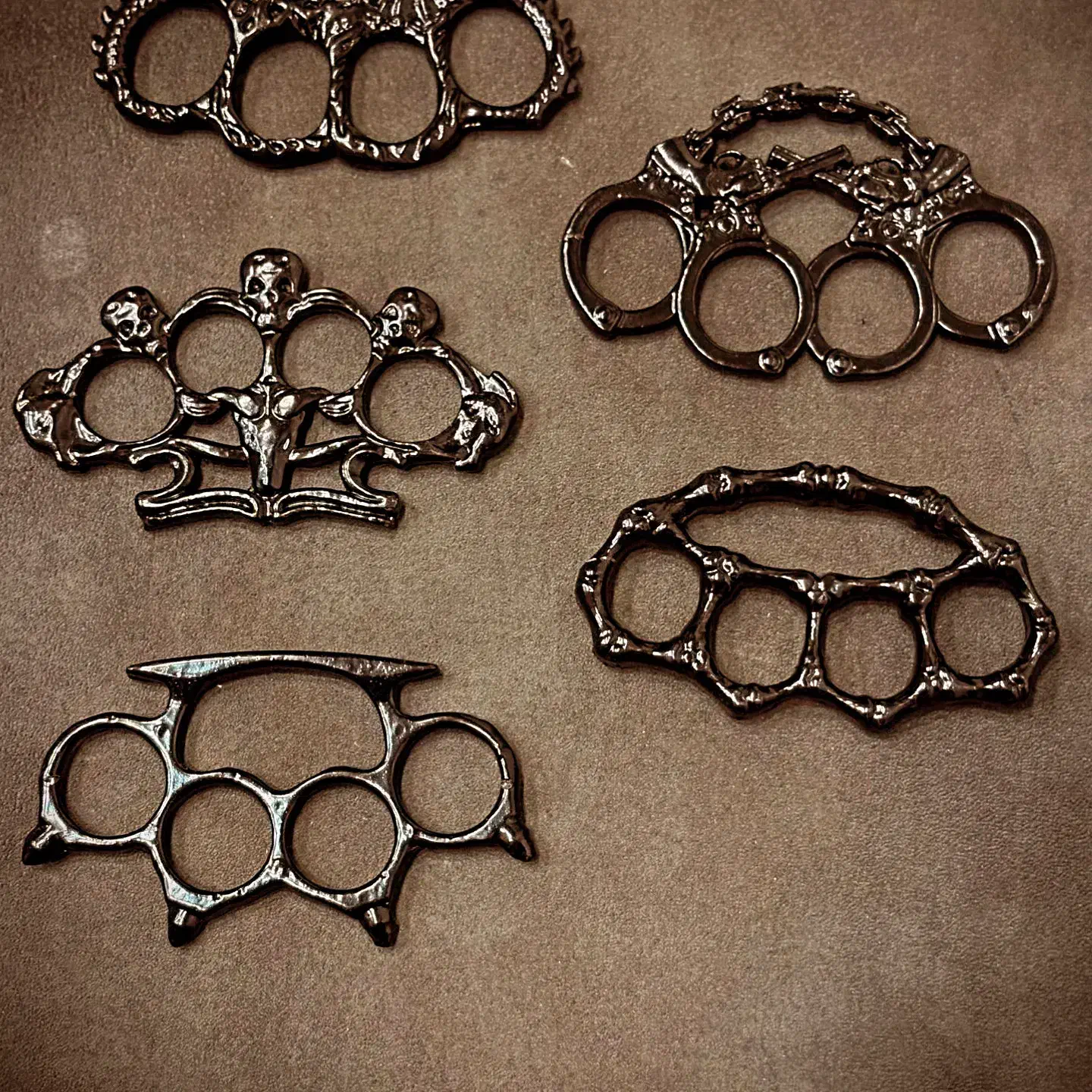 همه نوع چاقو زیر قیمت بازار|کلکسیون و سرگرمی|زنجان, |دیوار