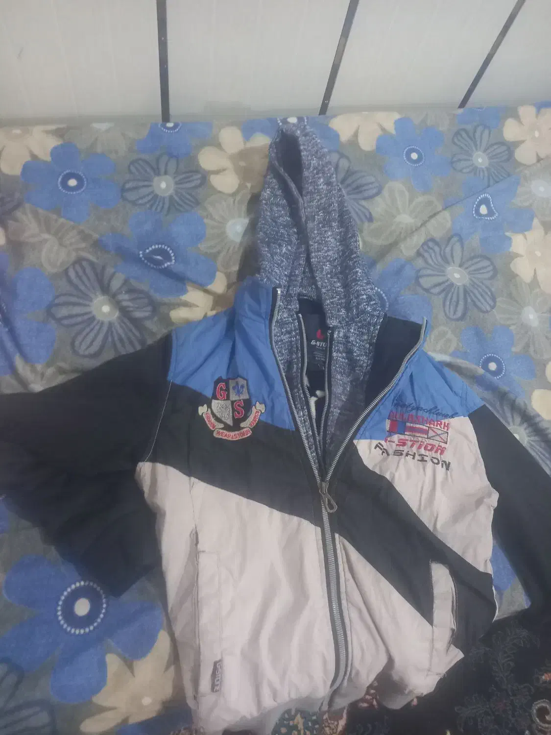 کاپشن لارج|لباس|شوشتر, |دیوار