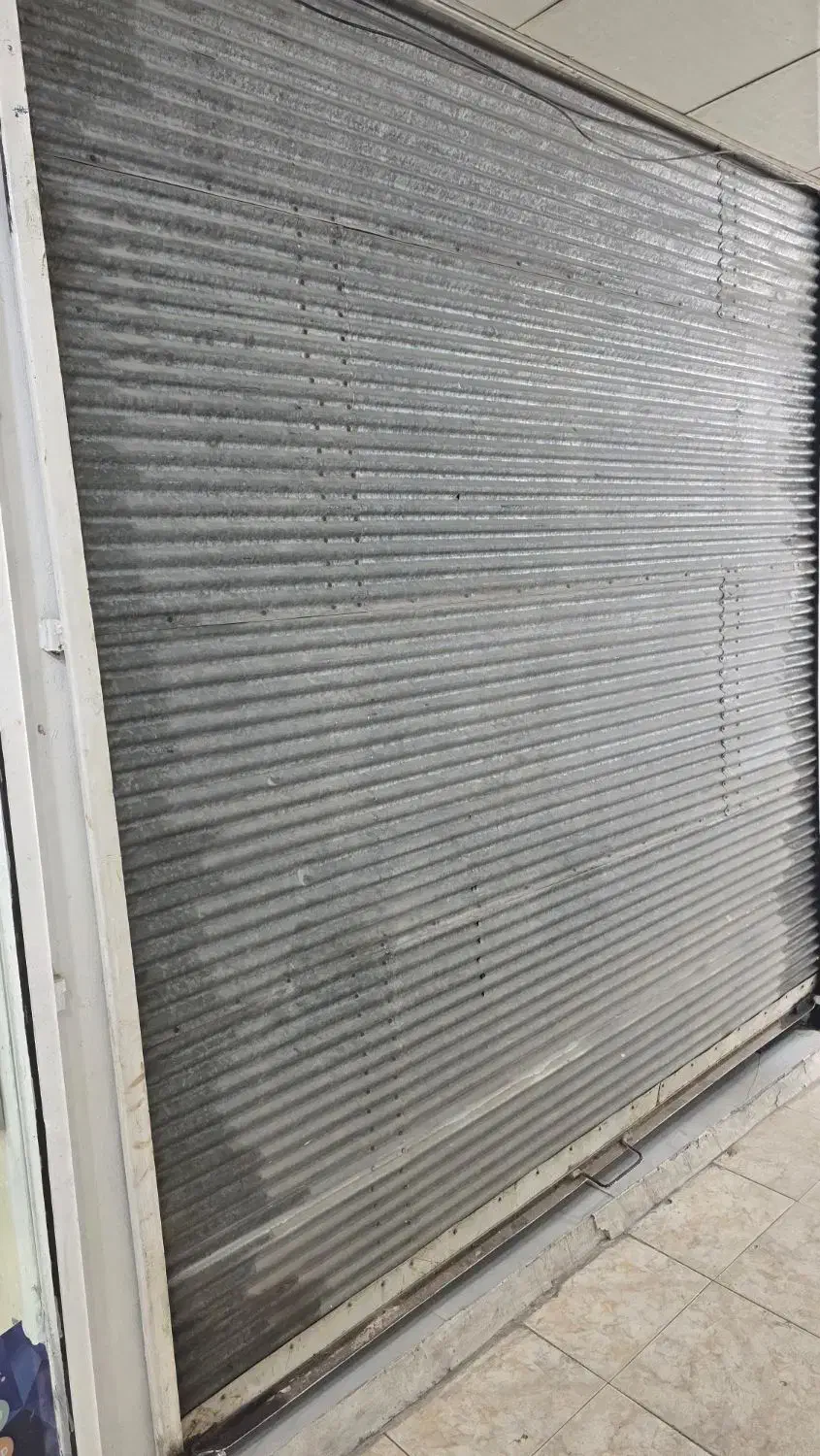 درب کرکره ای اهنی سالم|مصالح و تجهیزات ساختمان|مسجد سلیمان, |دیوار