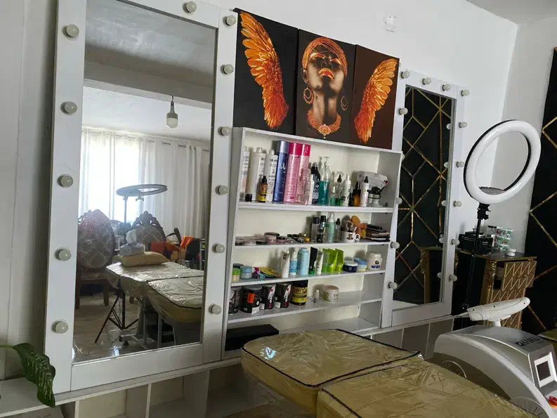 فروش کلیه وسایل سالن|آرایشگاه و سالن‌های زیبایی|چالوس, |دیوار