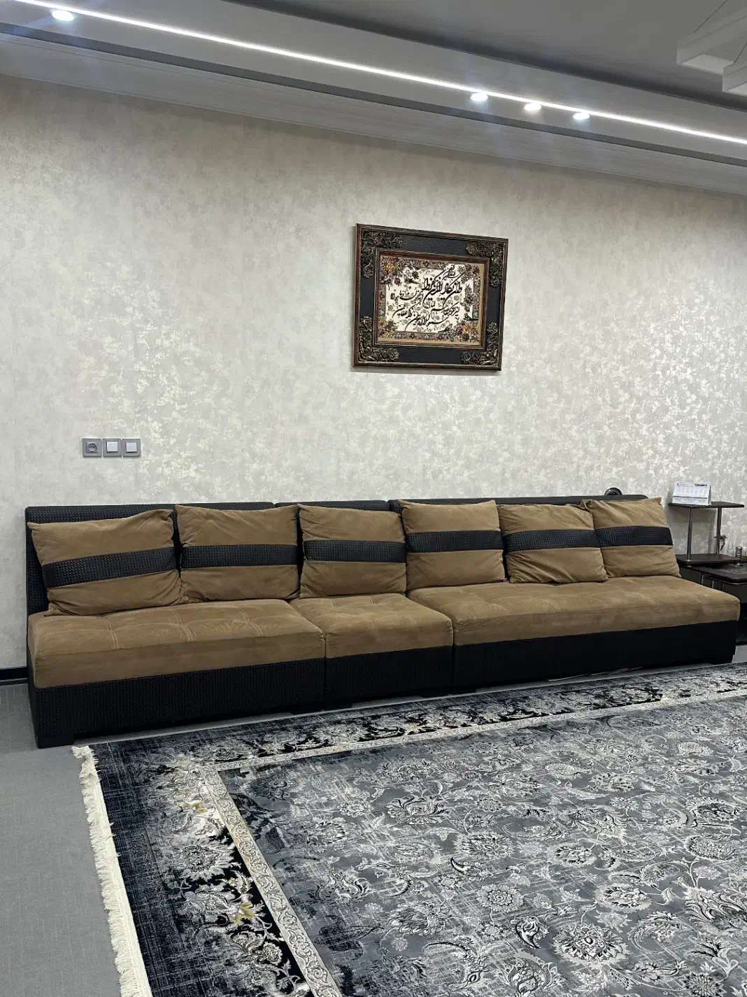 مبل ۱۰نفره راحتی تمیز سالم+جلومبلی(میز و گل‌میز)|مبلمان خانگی و میز عسلی|شیراز, شهرک فرهنگیان|دیوار