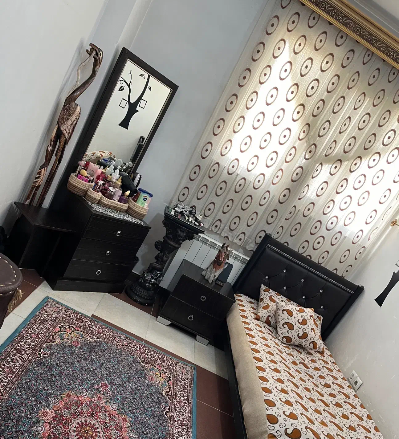 سرویس خواب تک نفره|تخت و سرویس خواب|بهار, |دیوار