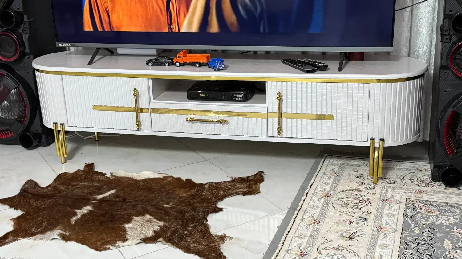 میزتلوزیون،کنسول|بوفه، ویترین، کنسول|اندیشه, اندیشه فاز ۲|دیوار