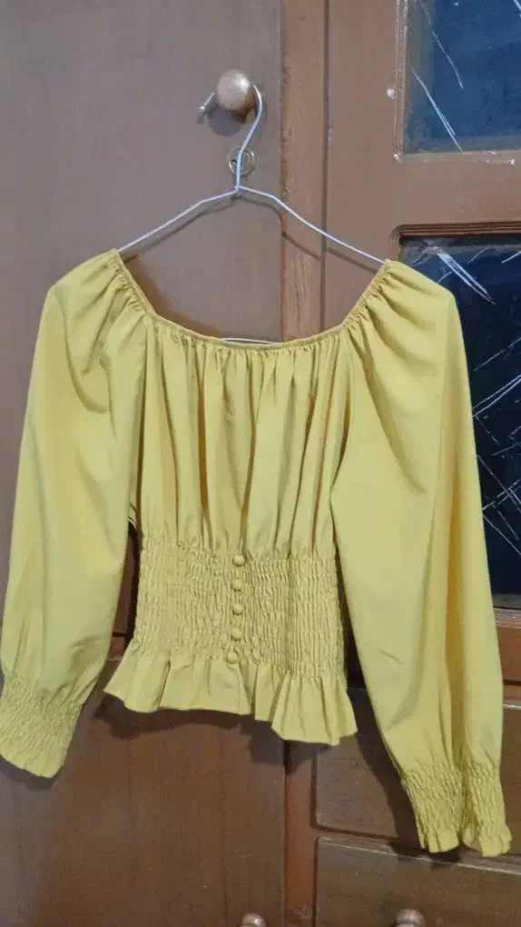 مانتو دخترانه.و شومیز دخترانه.با یه جفت کفش|لباس|ایذه, |دیوار